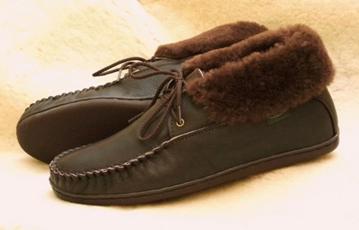 Men’s 2-Eyelet Sheepskin Moccasin Slippers (Size 10 / Brown) 1 Men’s 2-Eyelet Sheepskin Moccasin Slippers (Size 10 / Brown)