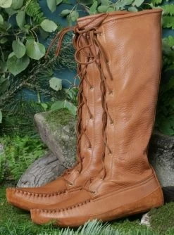 Men's Knee-High Leather Moccasin Boots Fringeless (Size 8 / Saddle)