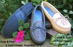 Women's Deerskin Flower Toe Moccasin Shoes (Size: 6 / Saddle & Creme)