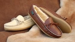 Women's Molded Sole Sheepskin Moccasin Slippers (Size 6 / Saddle)
