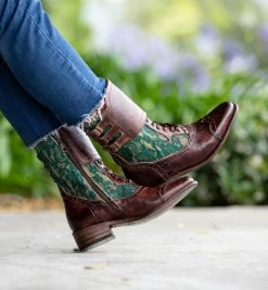 Faye Riding Boots Teak Rustic With Emerald Lace